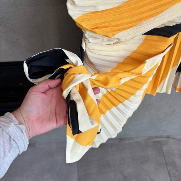 NWT Milly Linden Zebra Pleated One-Shoulder Dress, Size 2 - Picture 13 of 16